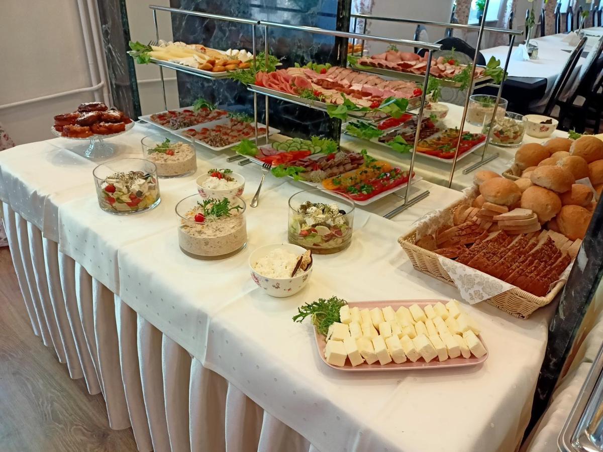 Iskra Hotell Radom Eksteriør bilde