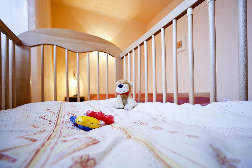 Iskra Hotell Radom Eksteriør bilde